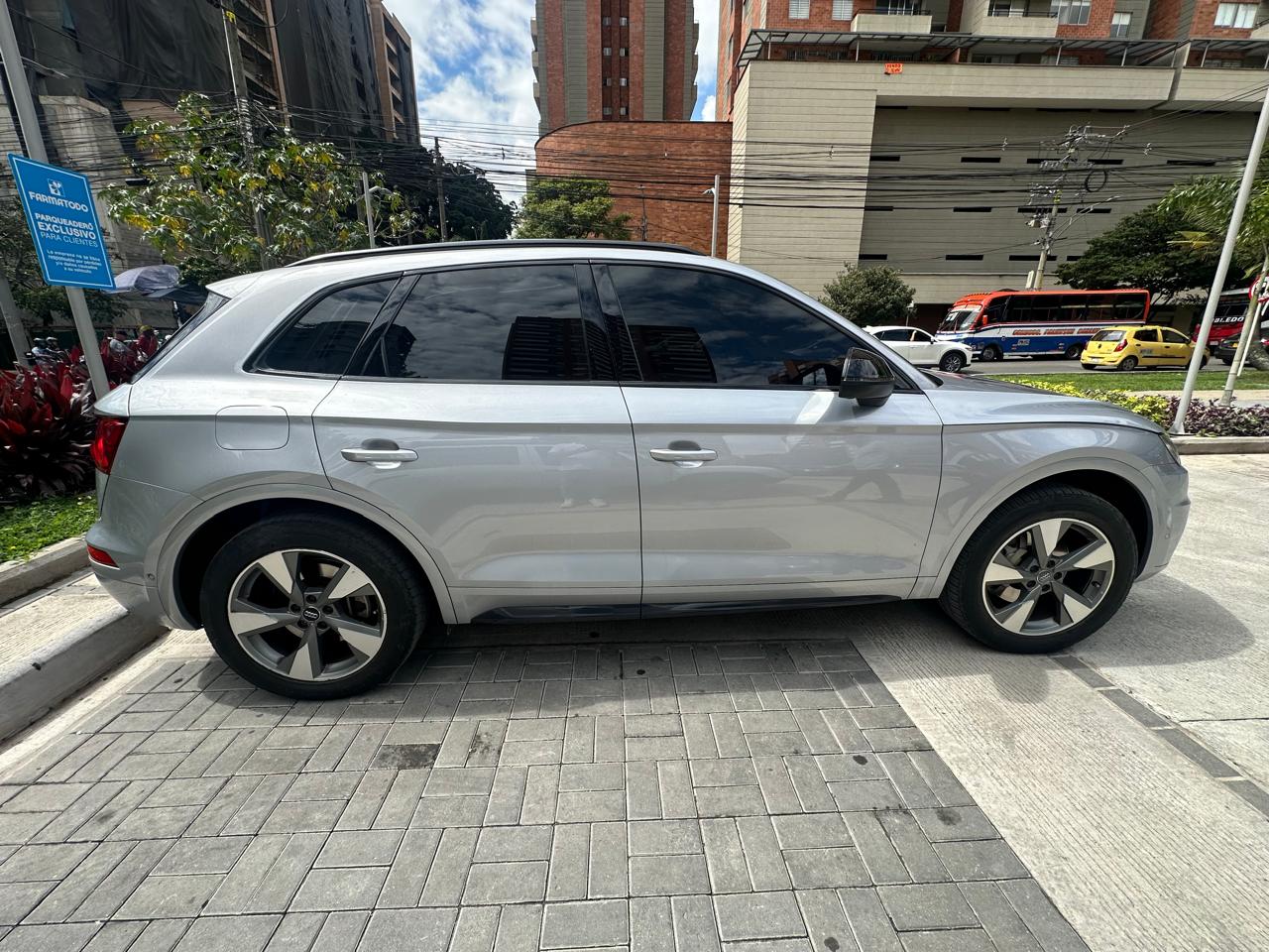 AUDI Q5 BLACK EDITION